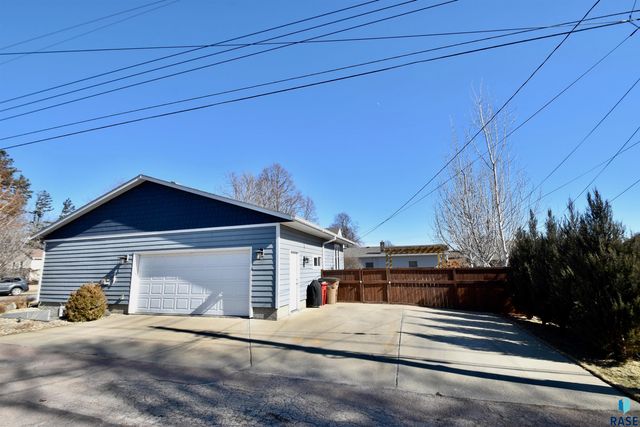 1309 E 26th St Street, Sioux Falls, SD 57105