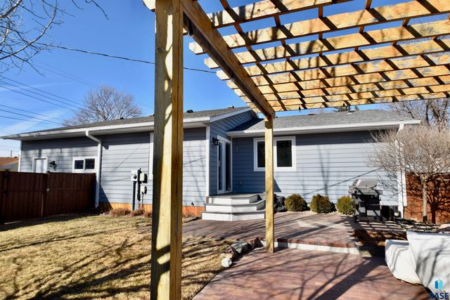 1309 E 26th St Street, Sioux Falls, SD 57105