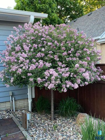 1309 E 26th St Street, Sioux Falls, SD 57105