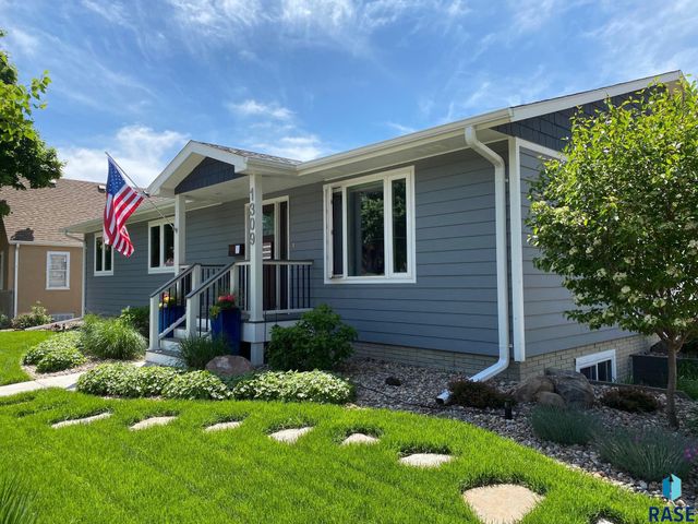 1309 E 26th St Street, Sioux Falls, SD 57105