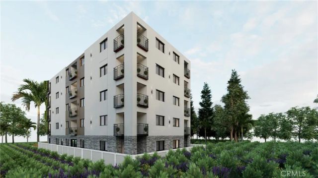 14717 Victory Boulevard, Van Nuys, CA 91411