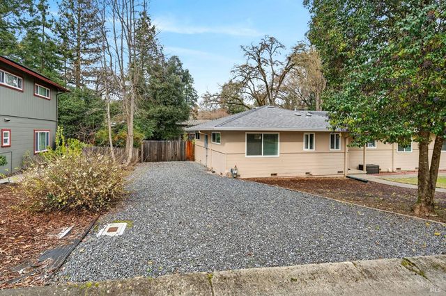 1580 Glenwood Dr, Ukiah, CA 95482