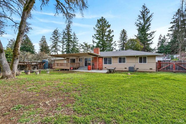 1580 Glenwood Dr, Ukiah, CA 95482