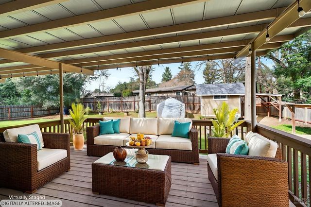 1580 Glenwood Dr, Ukiah, CA 95482