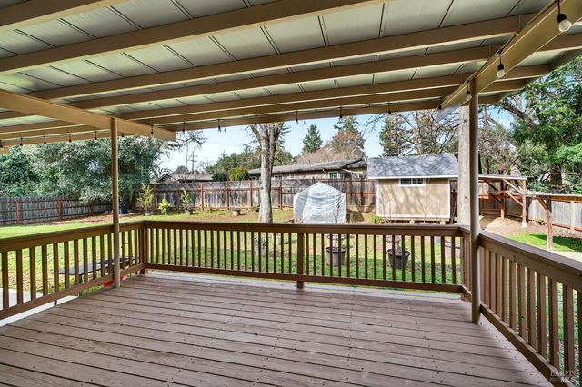 1580 Glenwood Dr, Ukiah, CA 95482