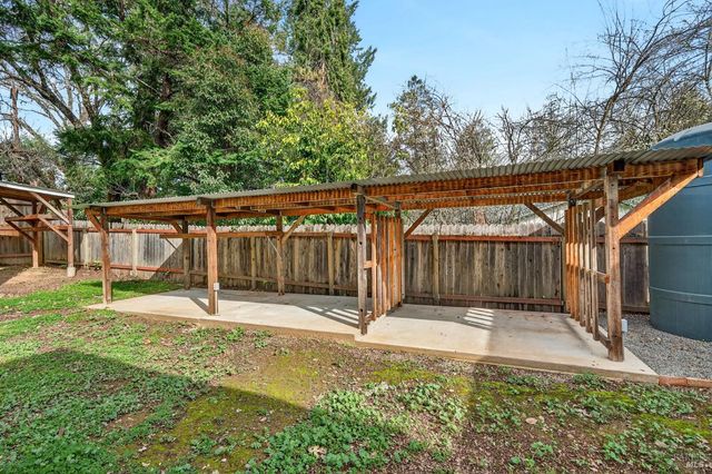 1580 Glenwood Dr, Ukiah, CA 95482