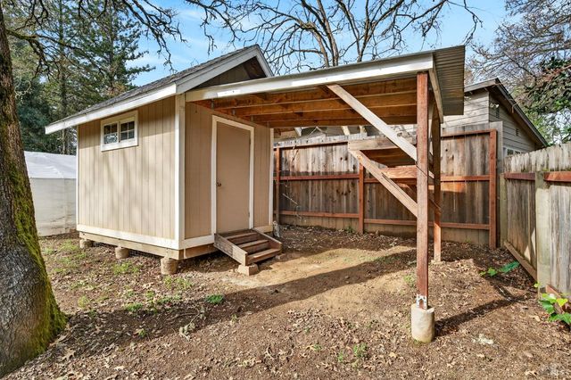 1580 Glenwood Dr, Ukiah, CA 95482