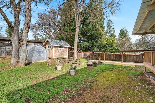 1580 Glenwood Dr, Ukiah, CA 95482