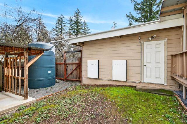 1580 Glenwood Dr, Ukiah, CA 95482