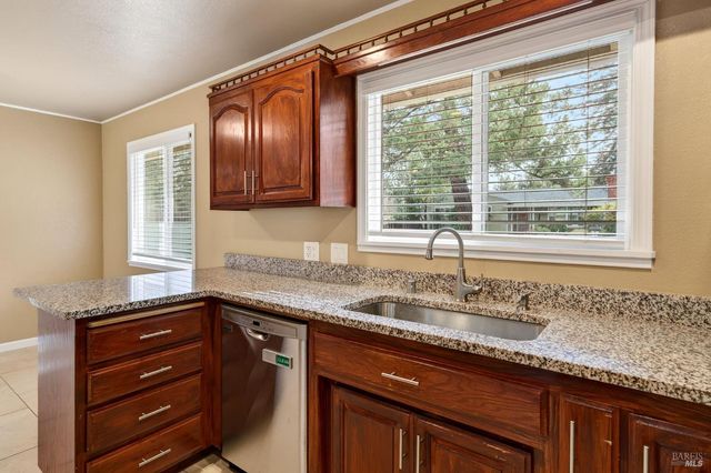 1580 Glenwood Dr, Ukiah, CA 95482