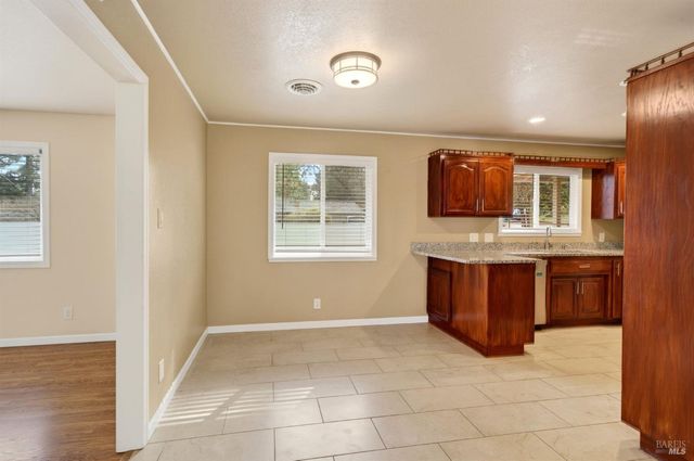 1580 Glenwood Dr, Ukiah, CA 95482