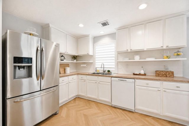 39 Steep Trail Place, Conroe, TX 77385