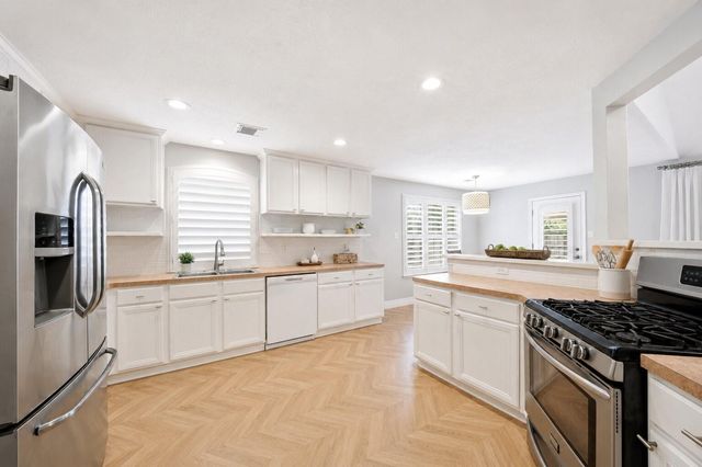 39 Steep Trail Place, Conroe, TX 77385