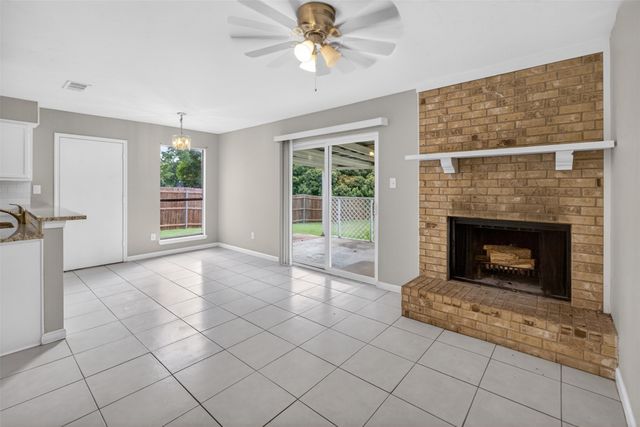 2219 Foxcroft Lane, Arlington, TX 76014