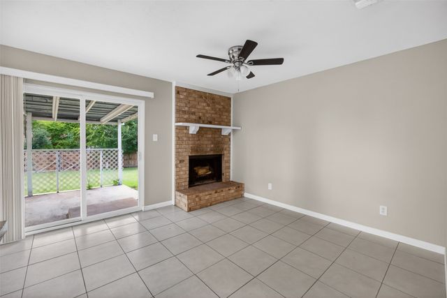 2219 Foxcroft Lane, Arlington, TX 76014