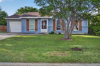 2219 Foxcroft Lane, Arlington, TX 76014