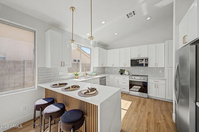 1669 E LAREDO Street, Chandler, AZ 85225