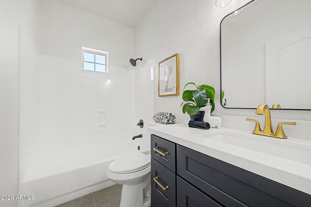 1669 E LAREDO Street, Chandler, AZ 85225