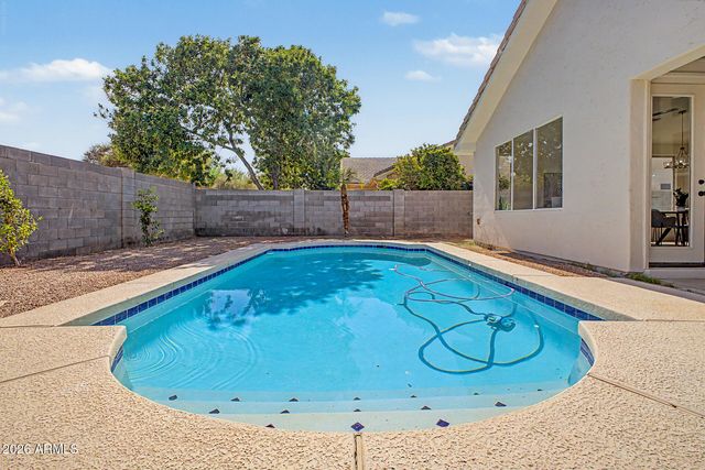 1669 E LAREDO Street, Chandler, AZ 85225
