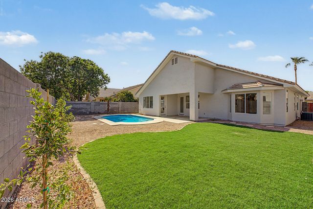 1669 E LAREDO Street, Chandler, AZ 85225