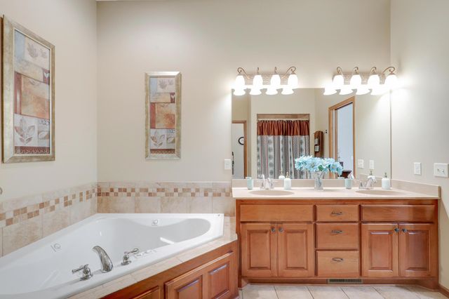 3082 208th Avenue NW, Oak Grove, MN 55011