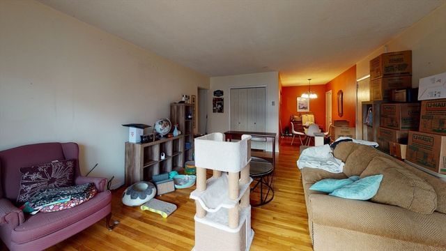 8 Kittredge St 6, Boston, MA 02131