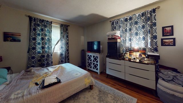 8 Kittredge St 6, Boston, MA 02131