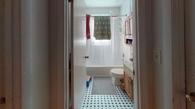 8 Kittredge St 6, Boston, MA 02131