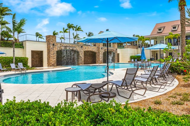 953 Hookline Circle, The Acreage, FL 33470