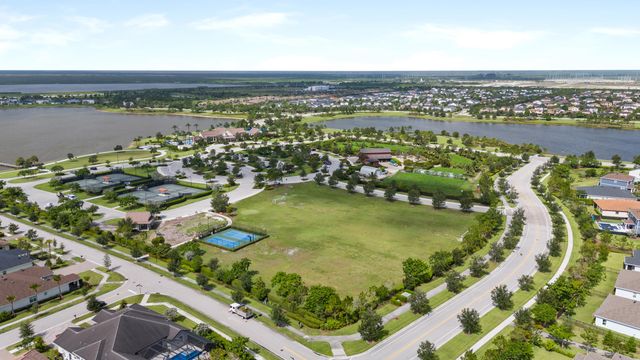 953 Hookline Circle, The Acreage, FL 33470