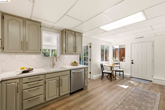 1665 Highland Blvd, Hayward, CA 94542