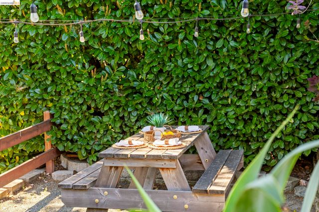 1665 Highland Blvd, Hayward, CA 94542