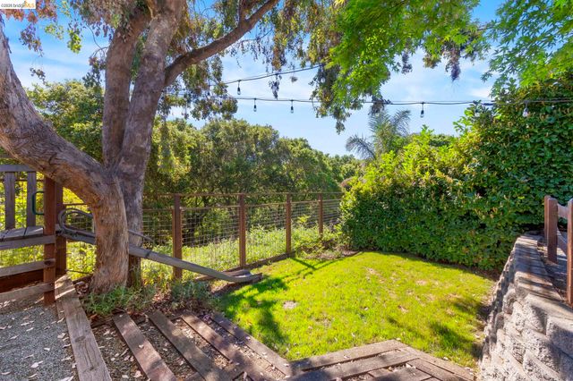 1665 Highland Blvd, Hayward, CA 94542