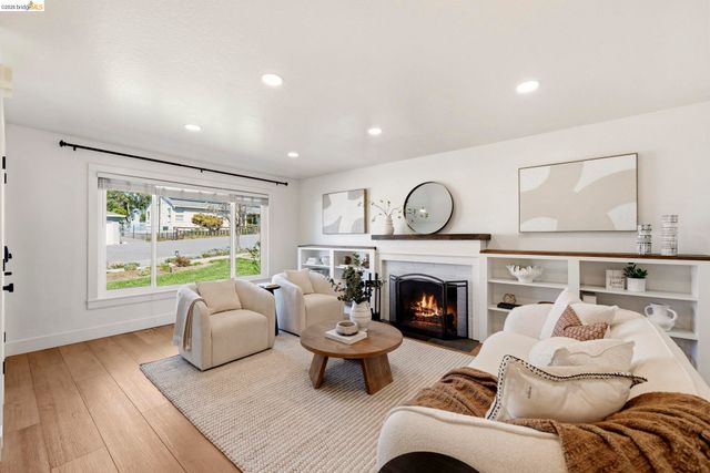 1665 Highland Blvd, Hayward, CA 94542