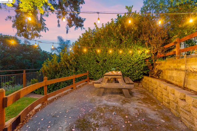 1665 Highland Blvd, Hayward, CA 94542