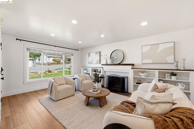 1665 Highland Blvd, Hayward, CA 94542