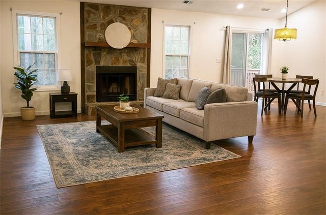 1260 Della Way, Lawrenceville, GA 30043