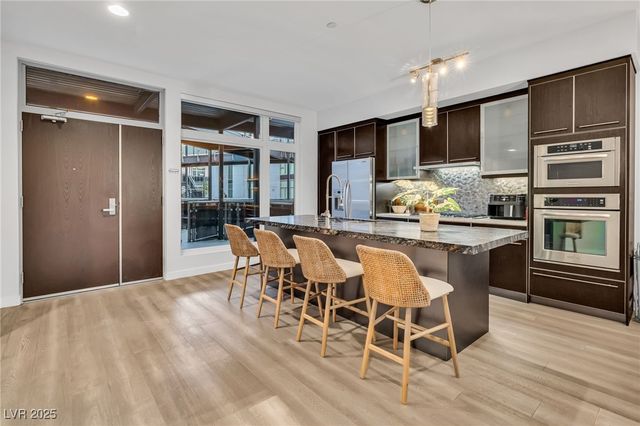 8925 West Flamingo Road 201, Las Vegas, NV 89147