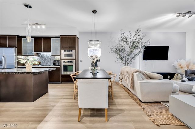 8925 West Flamingo Road 201, Las Vegas, NV 89147