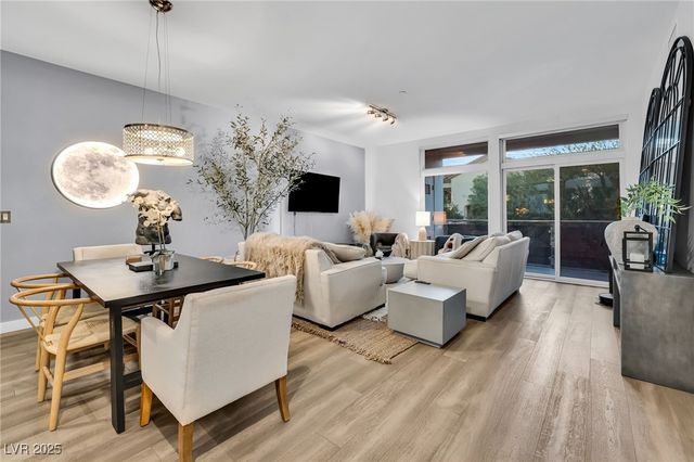 8925 West Flamingo Road 201, Las Vegas, NV 89147