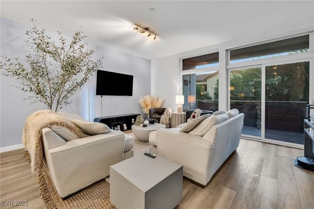 8925 West Flamingo Road 201, Las Vegas, NV 89147