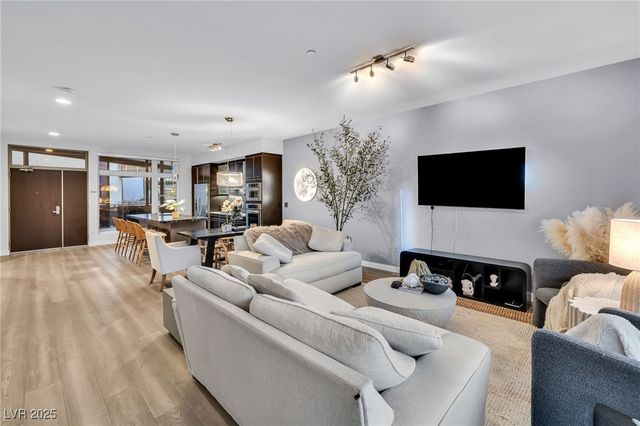 8925 West Flamingo Road 201, Las Vegas, NV 89147