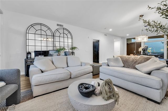 8925 West Flamingo Road 201, Las Vegas, NV 89147