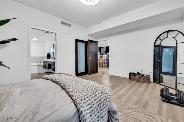 8925 West Flamingo Road 201, Las Vegas, NV 89147