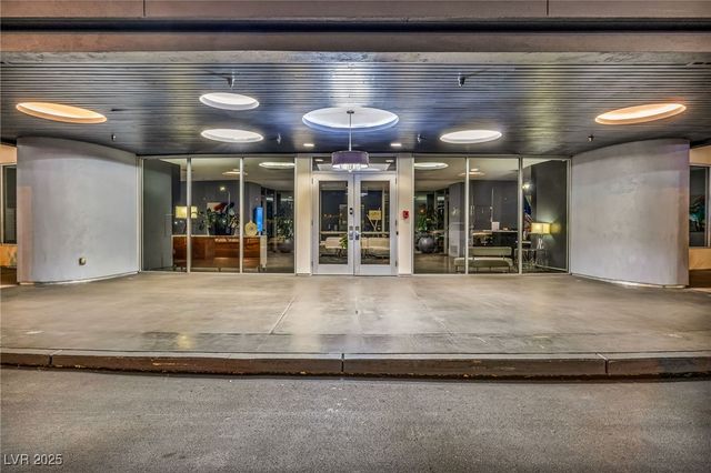 8925 West Flamingo Road 201, Las Vegas, NV 89147