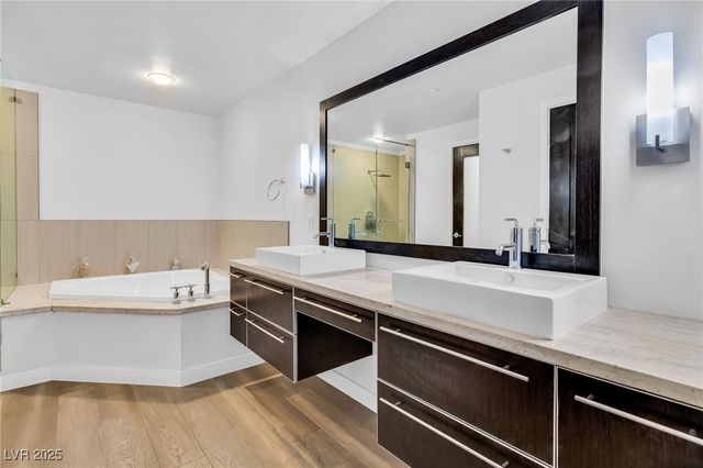 8925 West Flamingo Road 201, Las Vegas, NV 89147