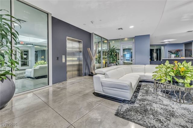 8925 West Flamingo Road 201, Las Vegas, NV 89147