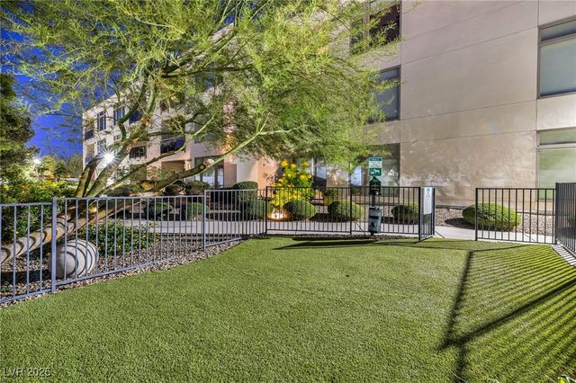 8925 West Flamingo Road 201, Las Vegas, NV 89147