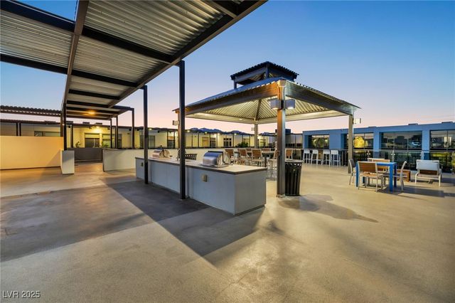 8925 West Flamingo Road 201, Las Vegas, NV 89147