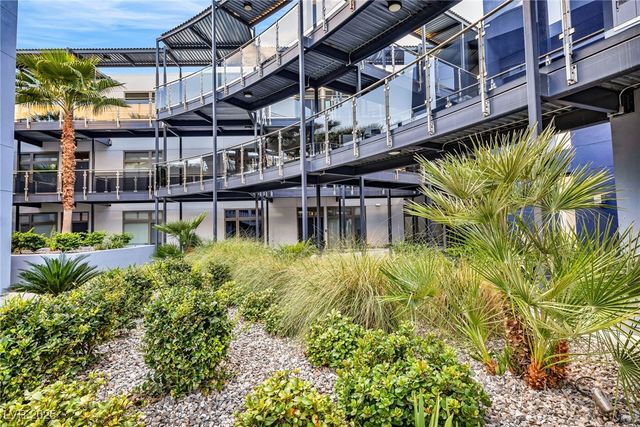 8925 West Flamingo Road 201, Las Vegas, NV 89147